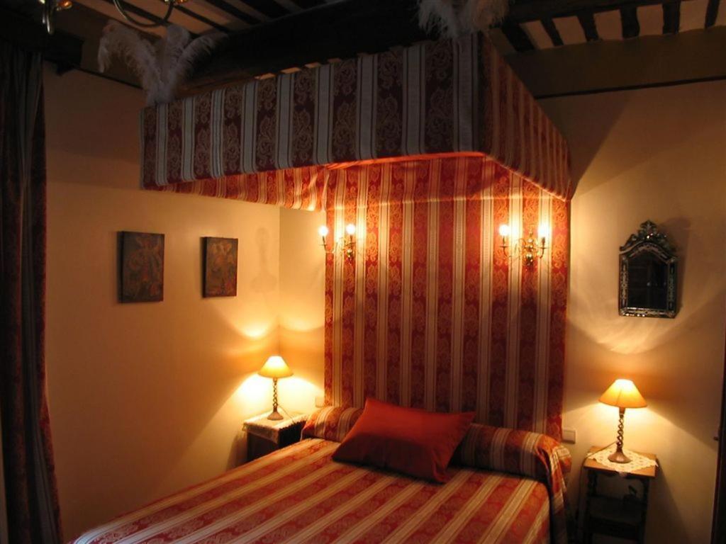 Bize De La Tour Bed & Breakfast Saint-Bonnet-du-Gard Rom bilde
