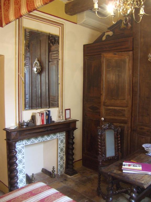 Bize De La Tour Bed & Breakfast Saint-Bonnet-du-Gard Rom bilde
