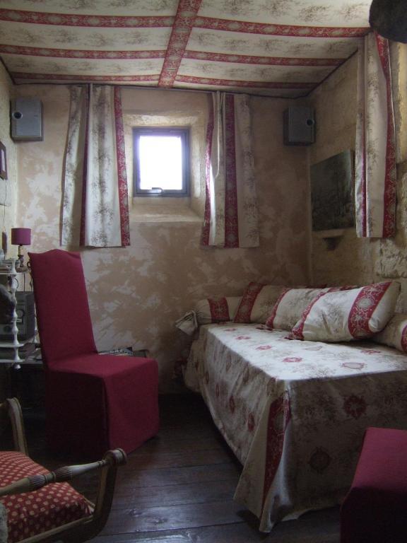 Bize De La Tour Bed & Breakfast Saint-Bonnet-du-Gard Rom bilde