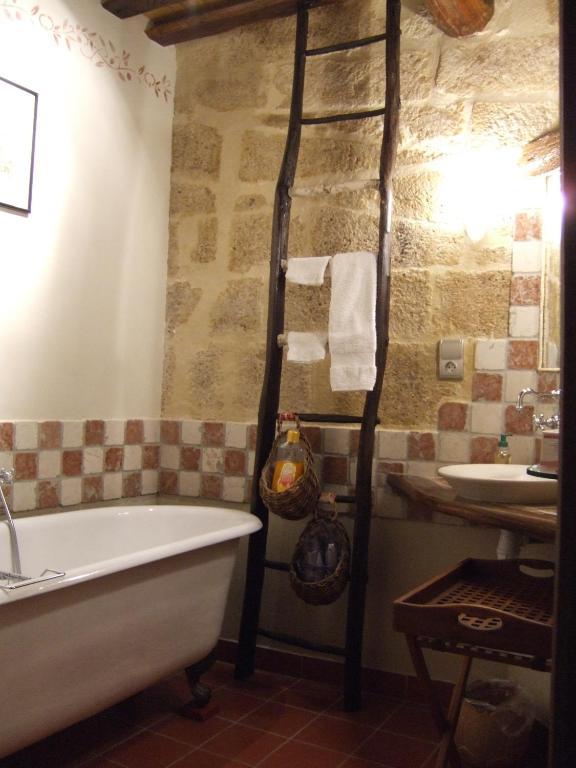 Bize De La Tour Bed & Breakfast Saint-Bonnet-du-Gard Rom bilde