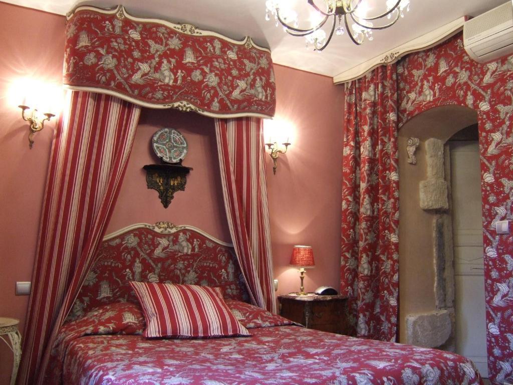 Bize De La Tour Bed & Breakfast Saint-Bonnet-du-Gard Rom bilde
