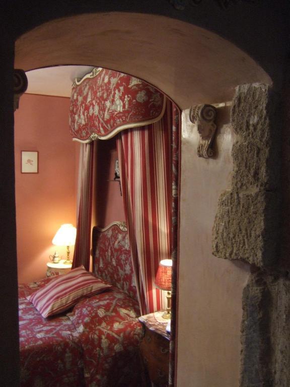 Bize De La Tour Bed & Breakfast Saint-Bonnet-du-Gard Rom bilde