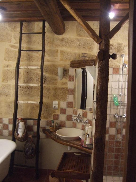Bize De La Tour Bed & Breakfast Saint-Bonnet-du-Gard Rom bilde