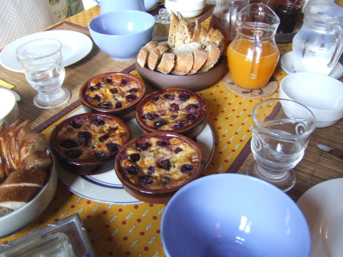 Bize De La Tour Bed & Breakfast Saint-Bonnet-du-Gard Eksteriør bilde